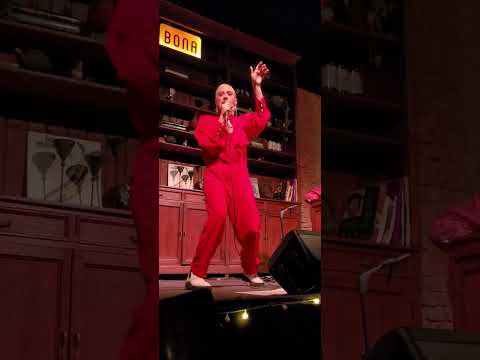 Juliana Linhares homenageia Cátia de França