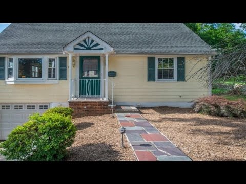 28 Westwood Dr South, West Orange Twp., NJ Presented by Lucia Gagnon.