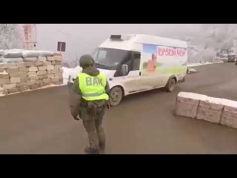 Լաչինի անցակետն՝ այս պահին. ռուս խաղաղապահները ստուգում են մեքենաներն ու ճանապարհում