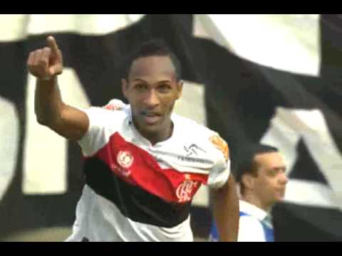 Gol aparecendo na área e finalizando para o gol em 23/09/2012