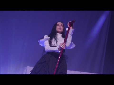 Poppy - Sit / Stay (Live from Chicago) [Pro Shot]