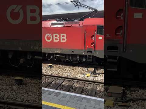 Der ultralange #railjet wartet auf die Abfahrt im #bahnhof #vienna Meidling #oebb #trainspotting