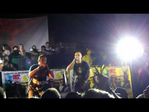 Izio Sklero, Maz, Dalai -QUAQUARAQUA- Live @ VOLA di Catania 24-09-11.mp4