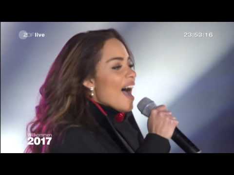 Jermaine Jackson - When The Rain Begins To Fall (Silvester Party Brandenburger Tor Berlin 2016)