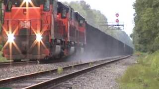 preview picture of video 'Sand is flying, as Bessemer & Lake Erie units working hard upgrade.'