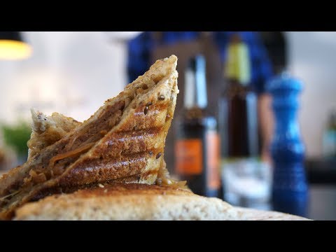 Cowboytoast | Hjemmelavet cowboytoast med bløde løg