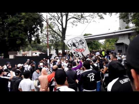 "La Barra del Olimpia en la entrada de Para Uno.." Barra: La Barra 79 • Club: Olimpia • País: Paraguay