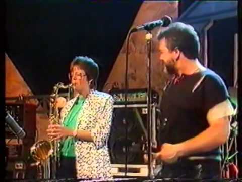 Airto Moreira & Flora Purim -  Move It On Up (Live)