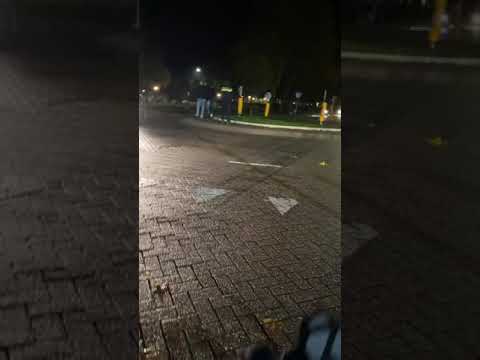 Jongen rent weg voor politie!!! URK