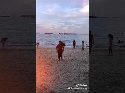 Filmystyle slomo on d Beach😂