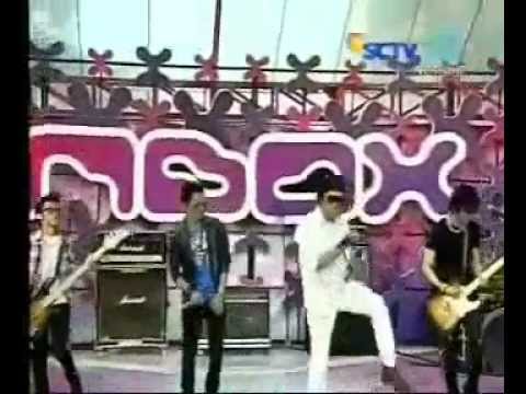 Rekaman Penggemar Ikang Fawzi Collaborated with Esta Band (6 Agustus 2012).wmv