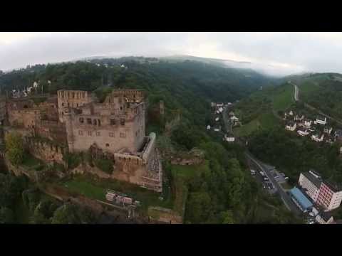 Flug über der Burg Rheinfels und dem Romantikhotel Schloss Rheinfels