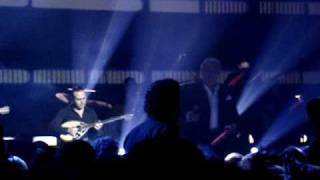 TERZIS LIVE -EXEI ENA FEGGRI APOPSE+ AFISE ME MONO