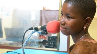 preview picture of video 'Une émission radio gérée par des ados au Togo'