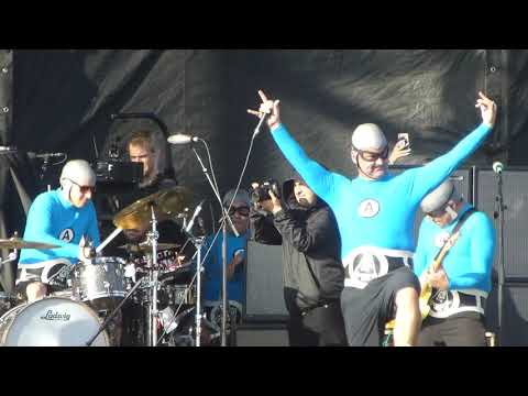 The Aquabats With Travis Barker - Superrad (Back to The Beach 2019)