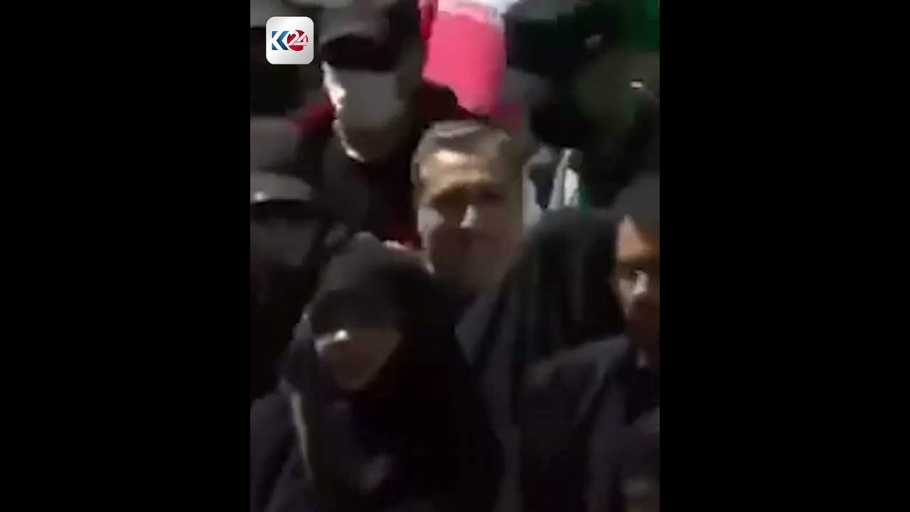 ڤیدیۆ | پزیشکیان لە چلەی ماتەمینی خامنەیی بەشدارە و لەنێو جەماوەری ئێرانە