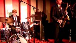 Sugar Ray Ford ZEPHYRS OF SWING  Sitting on it all the time 100 CLUB (Wynonie Harris)