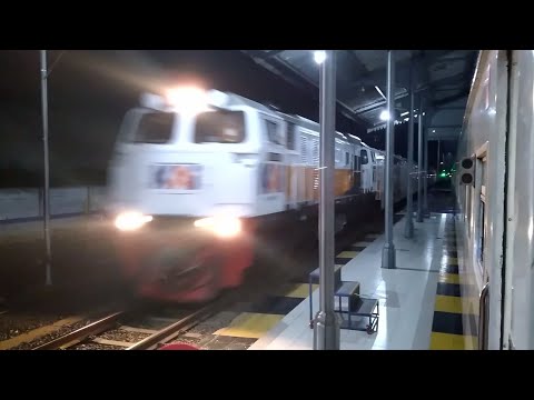 Persilangan Lagi ! Argo Parahyangan silang Lokal Cibatu di Stasiun Padalarang