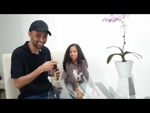 VIVIAN TOMANDO EMULSÃO SCOTT TRADICIONAL