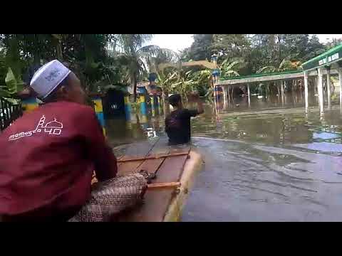 Evakuasi bencana banjir