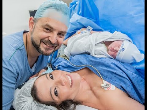 Fotografia de Parto
Filme Nascimento Sophia
Maternidade Albert Einstein
Cesárea
5 de Dezembro de 2020

Fotógrafa: Simone Levi
Estudio Gabi Fotografia
São Paulo - SP
'