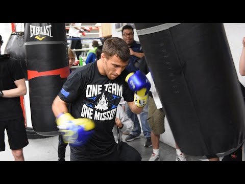 Vasyl Lomachenko HEAVY BAG WORKOUT vs Roman Martinez - POWER & SPEED!