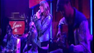 Esmée Denters - Outta Here live bij DWDD