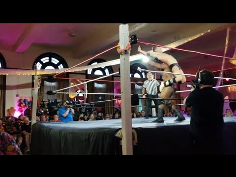 JTG vs Travis Huckabee - Blitzkrieg Luau