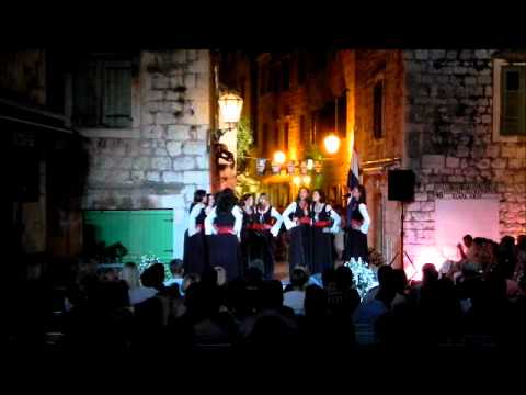 FDK Omiš 2011 - ž. klapa DIŠPET - Po štruku murtele.wmv