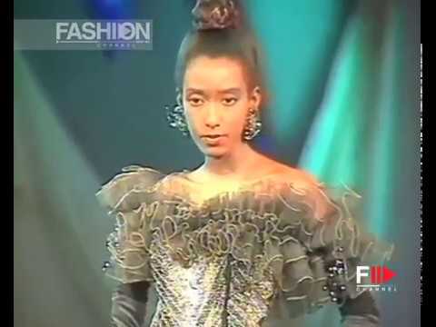 ZANDRA RHODES Fall 1988/1989  London - Fashion Channel