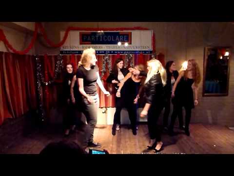 Particolare/DS Dames 2 playback op clubfeest