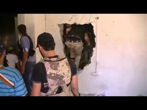 انتشار عناصر الجيش الحر في محيط المشفى الوطنى في محافظة درعا