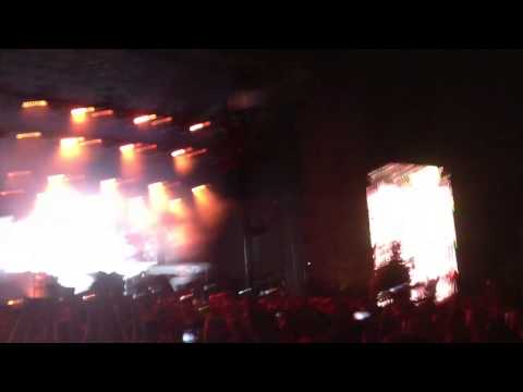 Calvin Harris drops "Here We F*ckn Go" @ Made in America 20