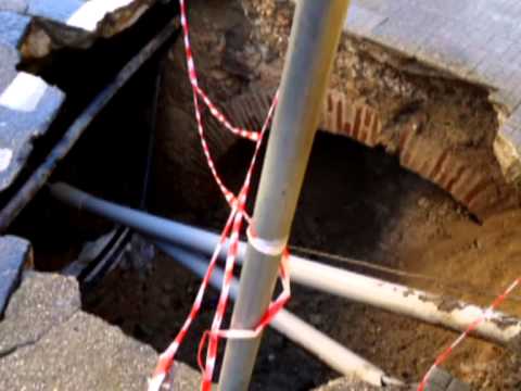 Castanea, si apre una voragine. Necessari interventi urgenti