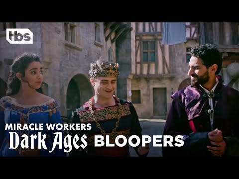 afbeelding Miracle Workers: Dark Ages | Light Moments Blooper Reel | TBS