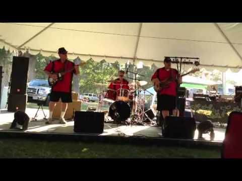 Tsunami Surfers: Mr  Moto