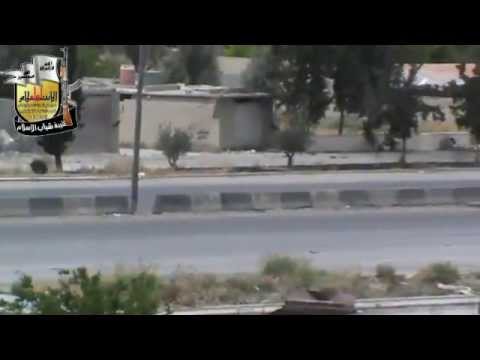 رصد لواء الإسلام لسيارة مدنية استهدفتها قوات النظام على أوتوستراد دمشق-حمص من جهة مدينة حرستا في ريف دمشق