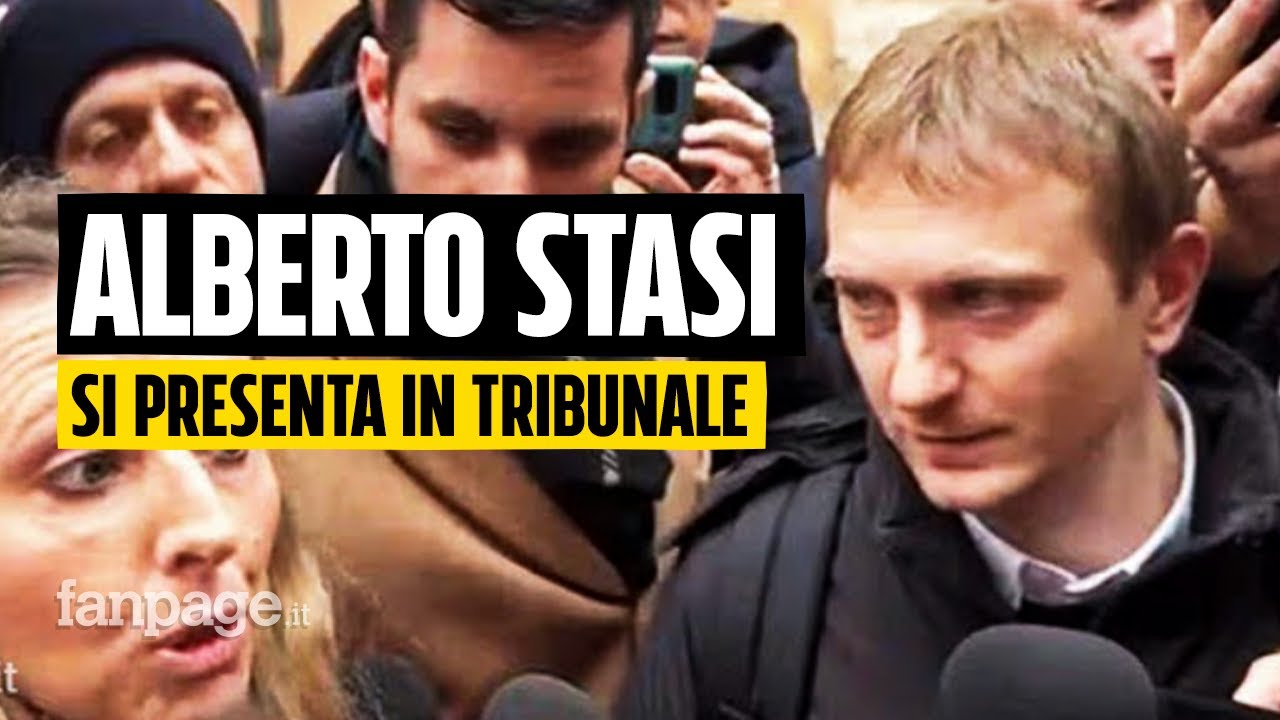 Alberto Stasi con i suoi avvocati fuori dal Tribunale: "Abbiate pazienza"