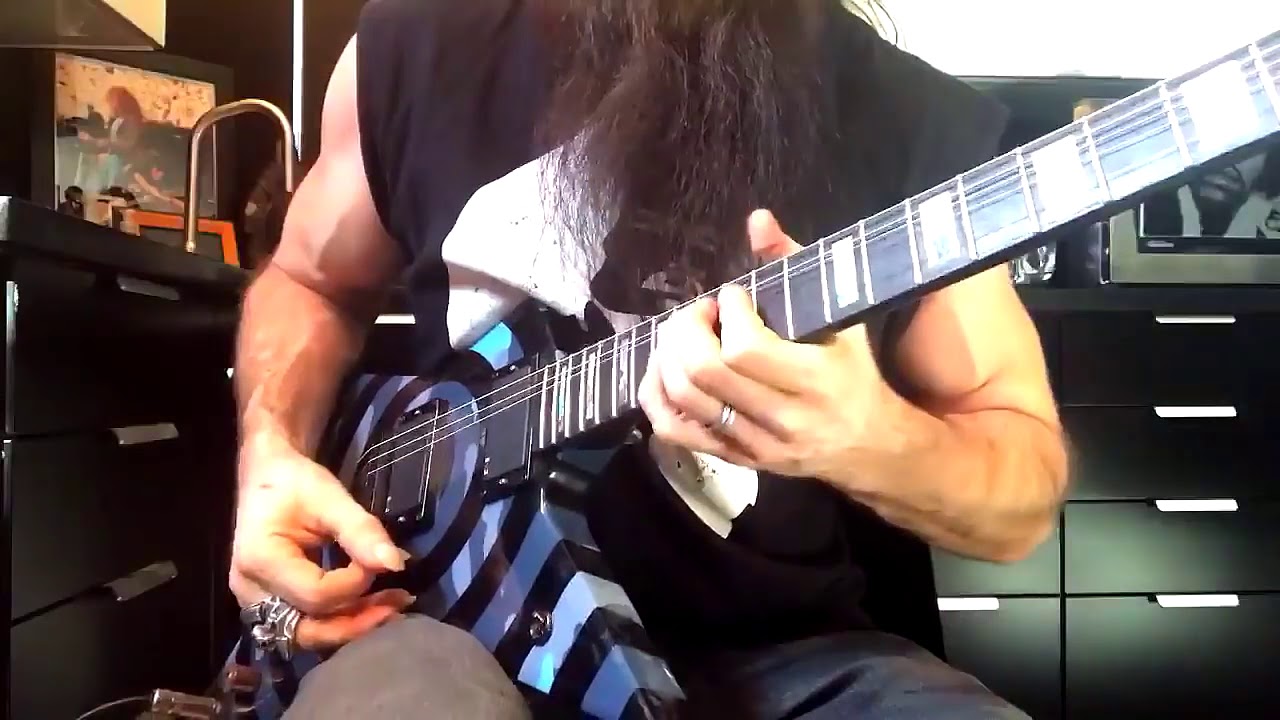 Zakk Wylde Plays Dimebag Darrell's 'Walk' solo - YouTube