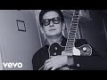 Roy Orbison, The Royal Philharmonic Orchestra, Cam - Heartbreak Radio (Official Video)