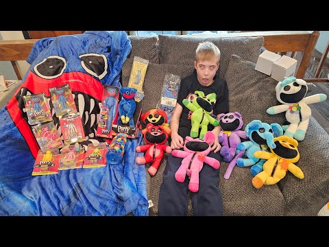 Unboxing New Smiling Critters Plush + Official Poppy Playtime Toys & Merch!