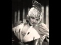 Marlene Dietrich, Schlittenfahrt.