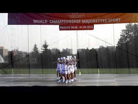 Mažoretky Elité Bambíno - exhibice na MS v Praze 2013 v mažoretkovém sportu