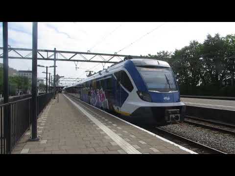 SNG knippert met zijn lampen op station Den Haag Laan van NOI