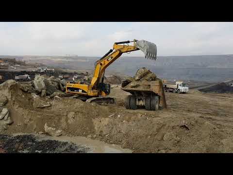 Caterpillar 385C Excavator Loading Caterpillar Dumpers And Trucks