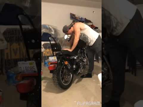 Vance and Hines Big Radius 2 into 2 Before and After Baffle Removal Exhaust Sound (Harley-Davidson)