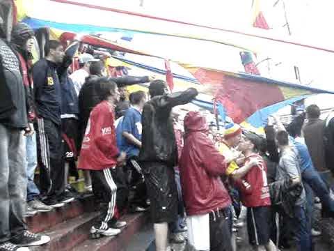 "vamos colegiales que tenes qe ganar" Barra: La Banda del Tricolor • Club: Colegiales