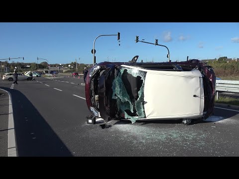 PKW kollidiert wegen Rotlichtverstoß mit Taxi - 2 Verletzte in Hürth-Kalscheuren am 02.11.22