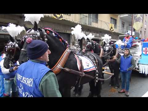 Inquadramento carri da getto domenica 15 febbraio - video 3 - Carnevale Ivrea 2015
