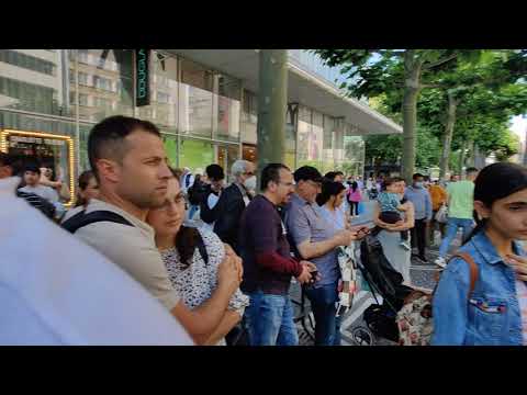 Sweet Sounds of the Flute: An Artist's Melodic Performance in Frankfurt, Germany!